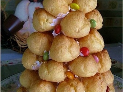 ミニシューでクリスマスツリー・クロカンブッシュ